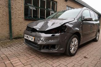 Voiture accidenté Volkswagen Touran 1.6 TDi Comfortline BlueMotion 2014/2