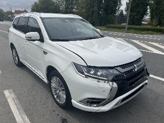 Salvage car Mitsubishi Outlander PLUG-IN HYBRID 2020/12