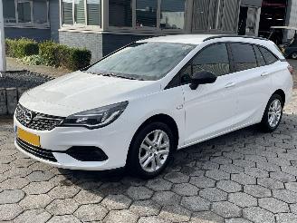 Coche siniestrado Opel Astra SPORTS TOURER 1.2 Edition 2021/8