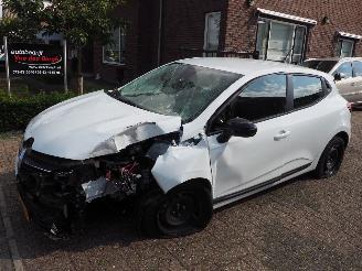Salvage car Renault Clio 1.0 TCe 90 Equilibre 2022/10