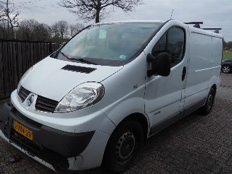 Salvage car Renault Trafic 2.0 dci Automaaat 2012/8
