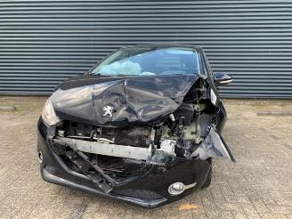 Damaged car Peugeot 208 208 I (CA/CC/CK/CL), Hatchback, 2012 / 2019 1.2 Vti 12V PureTech 82 2014/1