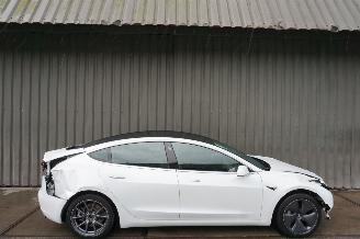 uszkodzony samochody osobowe Tesla Model 3 60kWh 175kW Leder Standard RWD Plus 2019/12