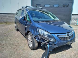 Damaged car Opel Zafira Zafira Tourer (P12), MPV, 2011 / 2019 2.0 CDTI 16V 130 Ecotec 2013/12