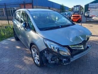 Coche accidentado Opel Zafira  2014/10