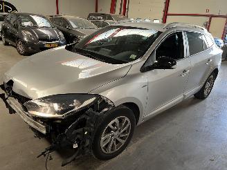 Voiture accidenté Renault Mégane Stationcar 1.2 TCE Limited 2015/3
