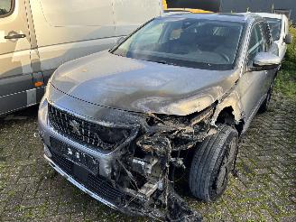 Damaged car Peugeot 3008 1.2 Puretech Blue Lease Premium  ( 37887 Km ) 2020/2