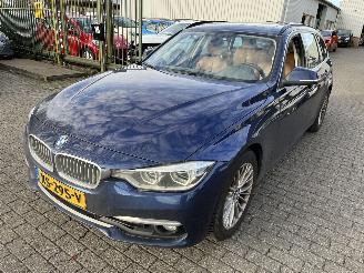 škoda koloběžky BMW 3-serie 320i Automaat Stationcar Luxury Edition 2019/3