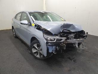 uszkodzony samochody osobowe Hyundai Ioniq Comfort EV 2018/10