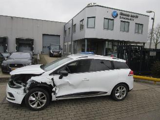 skadebil auto Renault Clio 1.5dci Estate AIRCO NAVI E6 2017/7
