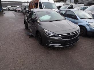 Voiture accidenté Opel Astra Astra K, Hatchback 5-drs, 2015 / 2022 1.0 Turbo 12V 2017/6
