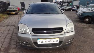 occasion commercial vehicles Opel Signum (F48) Hatchback 5-drs 2.2 direct 16V (Z22YH(Euro 4)) [114kW] 2004/1