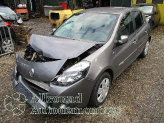Voiture accidenté Renault Clio Clio III (BR/CR) Hatchback 1.5 dCi FAP (K9K-770(K9K-67)) [65kW]  (08-2=
010/12-2014) 2012/10
