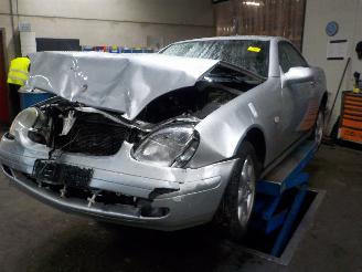 Voiture accidenté Mercedes SLK SLK (R170) Cabrio 2.0 200 16V (M111.946) [100kW]  (09-1996/03-2000) 1997/11