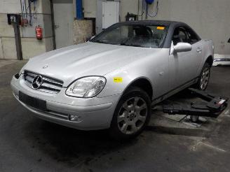Voiture accidenté Mercedes SLK SLK (R170) Cabrio 2.0 200 16V (M111.946) [100kW]  (09-1996/03-2000) 2000/1