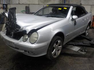 Coche siniestrado Mercedes CLK CLK (R208) Cabrio 2.0 200K Evo 16V (M111.956) [120kW]  (06-2000/03-200=
2) 2001/5