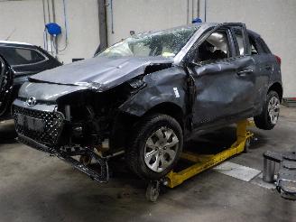 Coche siniestrado Hyundai I-20 i20 (GBB) Hatchback 1.2i 16V (G4LA) [62kW]  (11-2014/08-2020) 2016