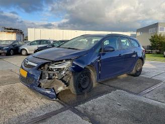 uszkodzony samochody osobowe Opel Astra Sport Tourer 1.4 Edition 2011/10