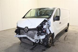 dañado vehículos comerciales Renault Trafic  2018/10