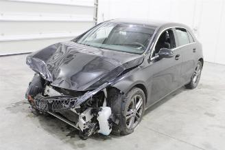 Damaged car Mercedes A-klasse A 200 2019/11