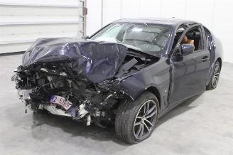 damaged passenger cars BMW 5-serie 520 2021/4
