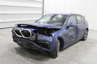 damaged passenger cars BMW 1-serie 118 2022/10
