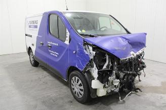 uszkodzony samochody osobowe Renault Trafic  2021/2