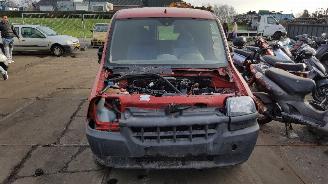uszkodzony samochody osobowe Fiat Doblo  2004/8