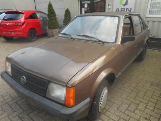 Coche siniestrado Opel Kadett d 1981/1