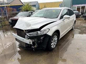 danneggiata veicoli commerciali Ford Mondeo Mondeo V Wagon, Combi, 2014 2.0 TDCi 150 16V 2019/4