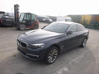 krockskadad bil auto BMW 3-serie 318D 2019/9