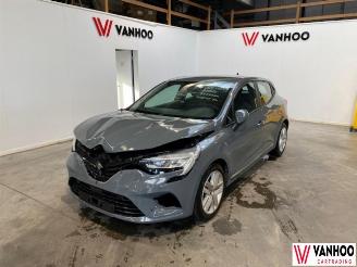 Damaged car Renault Clio  2020/1